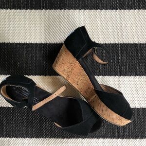 Tom’s Black Wedge size 7.5